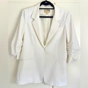 Elizabeth and James white 3/4 blazer size 10